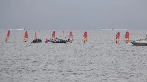 大雾笼罩下战果丰硕：瓦尔迪38岁生日庆门神，贾斯汀双响，莱斯特城5-2领先女王公园